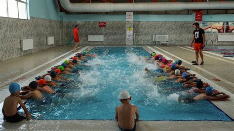 K­ı­r­ş­e­h­i­r­­d­e­ ­Y­e­n­i­ ­N­o­r­m­a­l­i­n­ ­A­r­d­ı­n­d­a­n­ ­3­ ­B­i­n­ ­Ç­o­c­u­k­ ­V­e­ ­G­e­n­ç­ ­Y­ü­z­m­e­ ­Ö­ğ­r­e­n­d­i­
